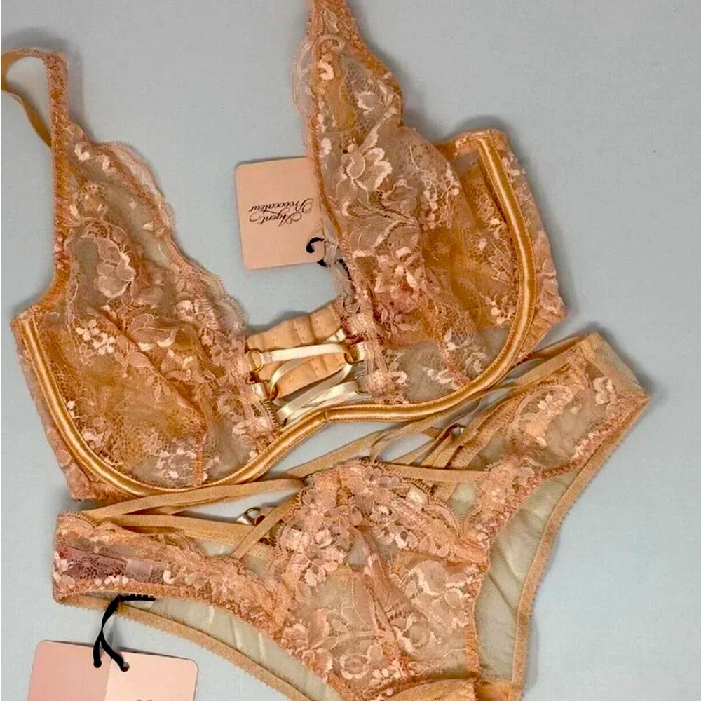 Bra 36 b and strings s